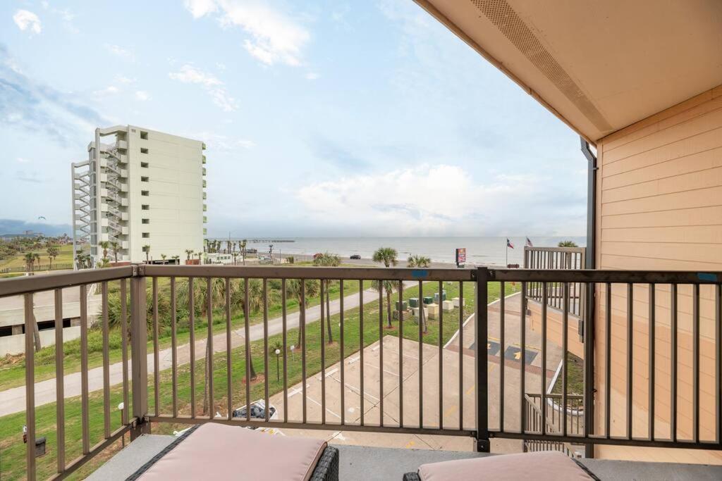 Baca Beach Escape I - 3 Pools - Pet Friendly 갤버스턴 외부 사진